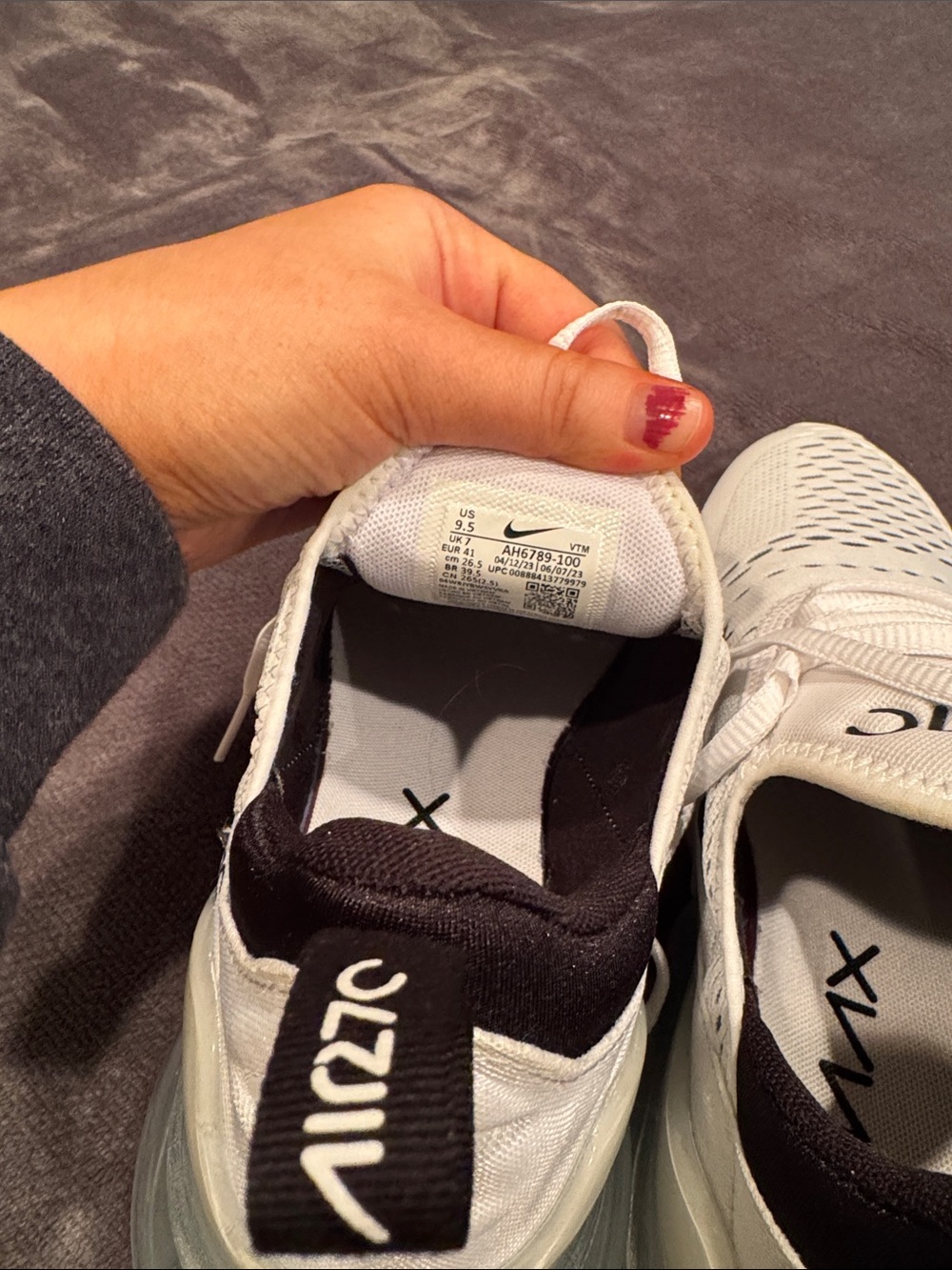 Nike Air Max 270 White Black Athletic Shoes - Picture 6 of 6
